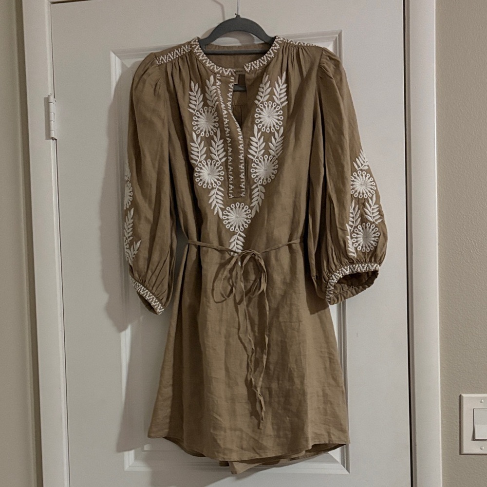 Banana Republic Tan dress NWOT with White Embroidery